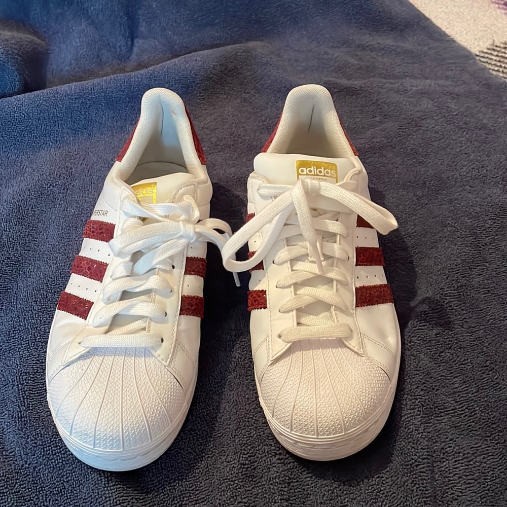 ADIDAS “Superstar” women’s sneaker, 9 1/2. Like new. Only worn a few times.